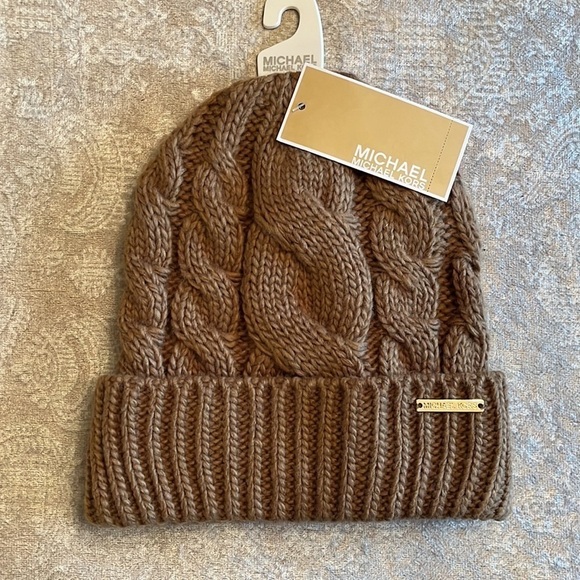 Brand New Michael Kors Cable Knit Cuffed Winter Hat Camel Beanie Gold Tone Logo - Picture 2 of 10
